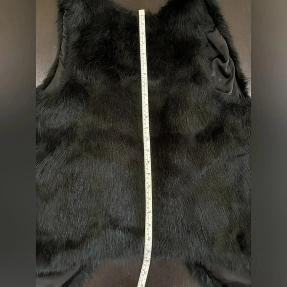 Black Faux Fur Vest Size Small - Picture 10 of 11